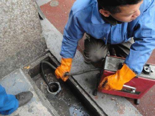 天坛街道疏通下水道