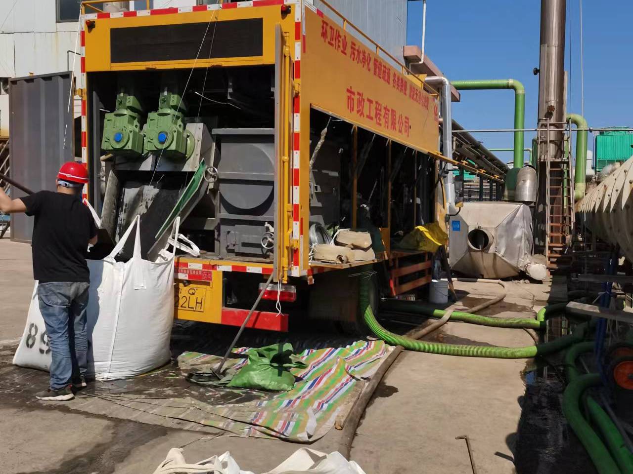 天坛街道淤泥压干处理