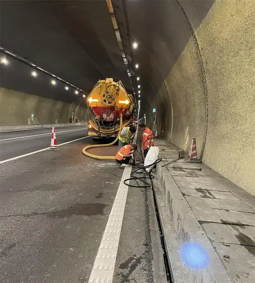 天坛街道隧道排水渠清淤